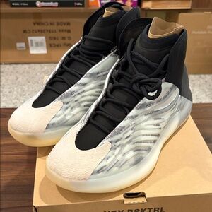 YEEZY QNTM BSKTBL OG sz 10 men’s